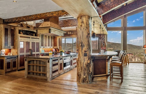 Steamboat Springs House | Iconic Cowboy Lodge 1066