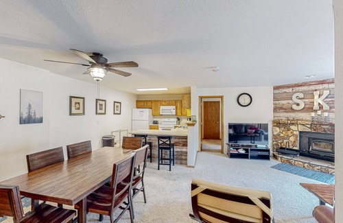 Wildernest Condo | Immaculate & updated mountain condo - great views