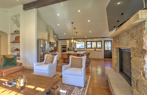 Glenwood Springs House | Incredible Newly Remodeled Family Home w/Hot Tub, Fire Pit, Near Dwntwn & Pools