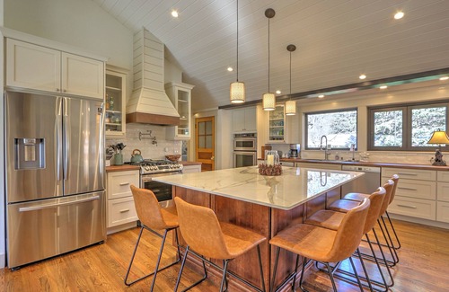 Glenwood Springs House | Incredible Newly Remodeled Family Home w/Hot Tub, Fire Pit, Near Dwntwn & Pools