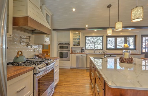 Glenwood Springs House | Incredible Newly Remodeled Family Home w/Hot Tub, Fire Pit, Near Dwntwn & Pools
