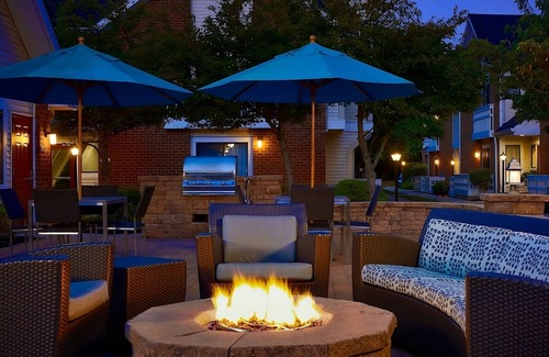 East Colorado Springs Apartment | Indulge in Home Like comfort! Pool, Full Kitchen, Near Pikes Peak Center!