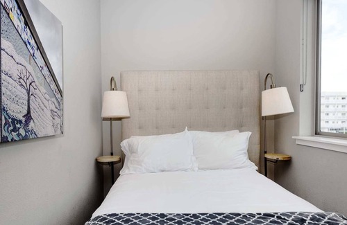 Highland Apartment | Kasa The Comma | Modern 1BD Conveniently Located in Denver