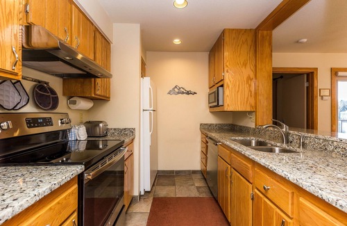Lakeside Village Condo | Keystone Condo w/Panoramic Lake and Mountain Views, Shared Hot Tub & Sauna