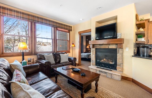 Granby Hotel | Kicking Horse Lodges 3-201