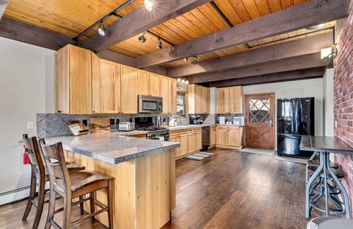 Idaho Springs House | King of the Mountain Base Camp. Private Hot Tub. Pets Welcome