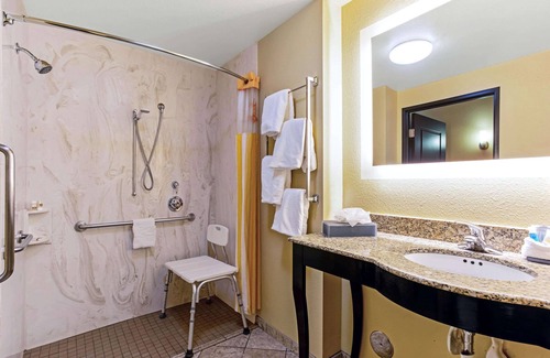 Montbello Hotel | La Quinta Inn & Suites by Wyndham Denver Gateway Park