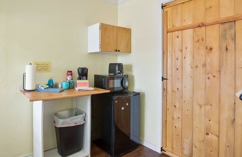 Florissant Apartment | Lake George Lodge Unit 4