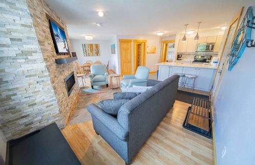 Lakeside Village Condo | Lake Views, Updated, King Bed, Pool & Hot Tub!