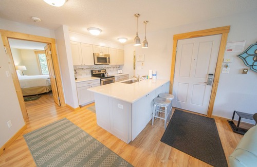 Lakeside Village Condo | Lake Views, Updated, King Bed, Pool & Hot Tub!