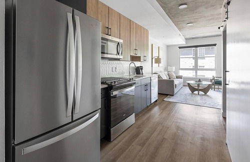 Englewood Apartment | Landing | Amazing Studio, Gym, Rooftop Lounge