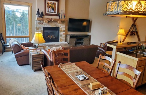 Old Town House | Large 4Bed Townhome, Private Hot Tub, On free shuttle route, 2 Living Rooms