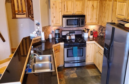 Old Town House | Large 4Bed Townhome, Private Hot Tub, On free shuttle route, 2 Living Rooms