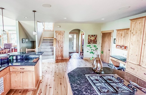 Steamboat Springs House | Large home with private hot tub and views for miles!