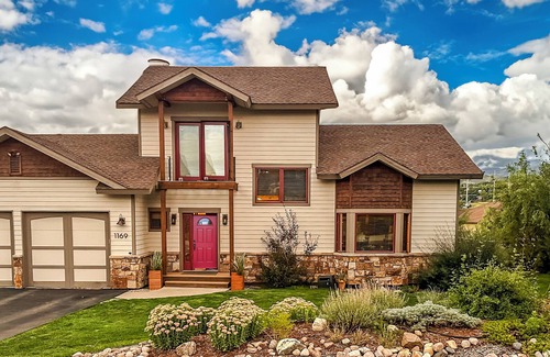 Steamboat Springs House | Large home with private hot tub and views for miles!