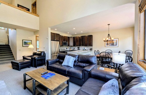 Mountain House House | Large Unit with Private Hot Tub & Garage