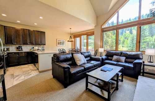 Mountain House House | Large Unit with Private Hot Tub & Garage