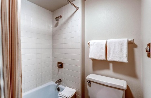 Lakeside Village Apartment | Lenawee 1740