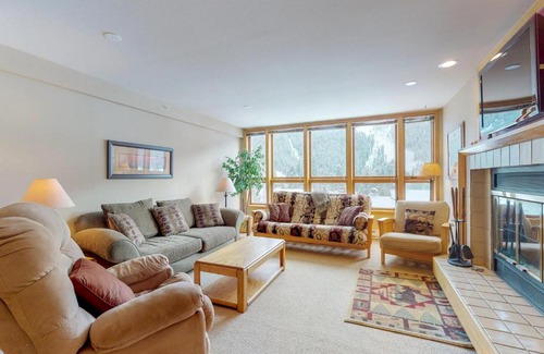 Mountain House Hotel | Liftside Condominiums 306