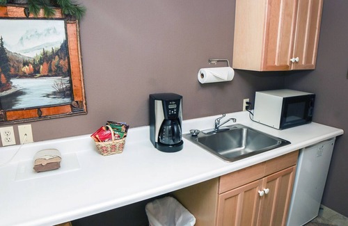 Estes Park Condo | Listen to the sound of the river while relaxing in your 2 person jetted tub.