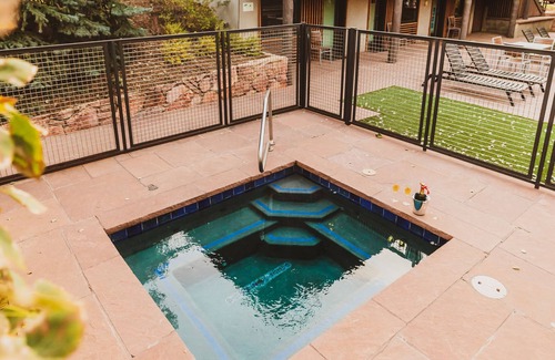 Green Mountain Falls House | Little Beaver Inn