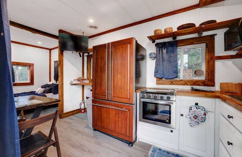 Larkspur House | Little House on the Ranch - Cozy, fun TINY HOME