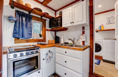 Larkspur House | Little House on the Ranch - Cozy, fun TINY HOME
