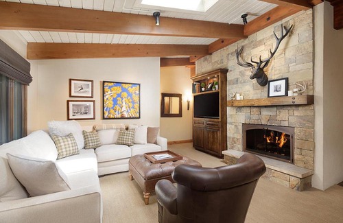 Aspen House | Little Nell Condominiums Unit 11, Top Floor Condo with Mountain Views, 3 Blocks to Gondola