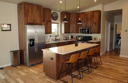Glenwood Springs House | Locally owned family-friendly mountain getaway!