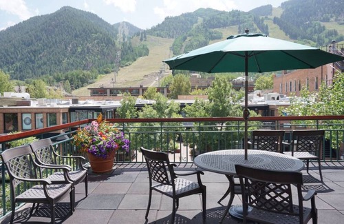 Aspen Condo | Location! Location! Location! Outstanding Views of Ajax (203040-6863)