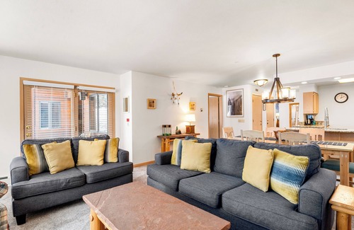 Four O'Clock Condo | Location! Walk to town, chairlift, hiking trails.
