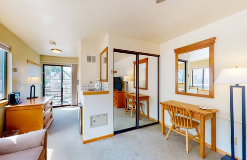 West End Cabin | Lodge ∙ 3 guests