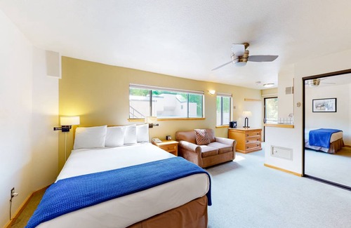 West End Cabin | Lodge ∙ 3 guests