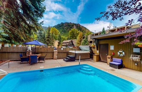 West End Cabin | Lodge ∙ 3 guests