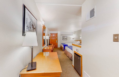 West End Cabin | Lodge ∙ 4 guests