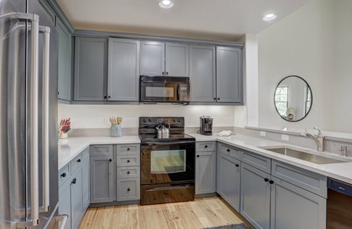 Avon Apartment | Lodge at Brookside