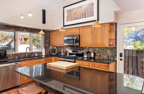 Basalt House | Long term stays [28+ nights] in Basalt w/hot tub & near skiing