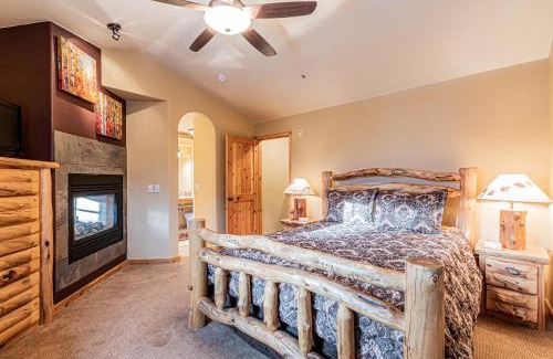 Four O'Clock House | Los Pinos 21A by Great Western Lodging