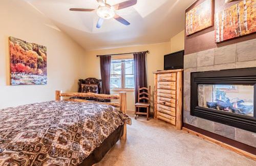 Four O'Clock House | Los Pinos 21A by Great Western Lodging