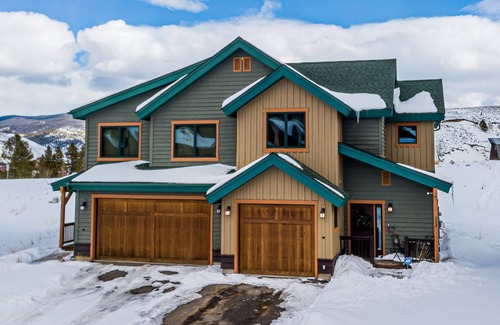 Tabernash House | Lovely Tabernash mountain home! PRIVATE hot tub, air hockey + shuffle board