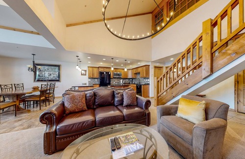 Vail Condo | Luxe ski-in/out Lionshead home w/fireplace, fast WiFi, W/D, shared pool/hot tubs
