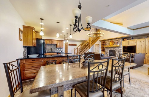 Vail Condo | Luxe ski-in/out Lionshead home w/fireplace, fast WiFi, W/D, shared pool/hot tubs