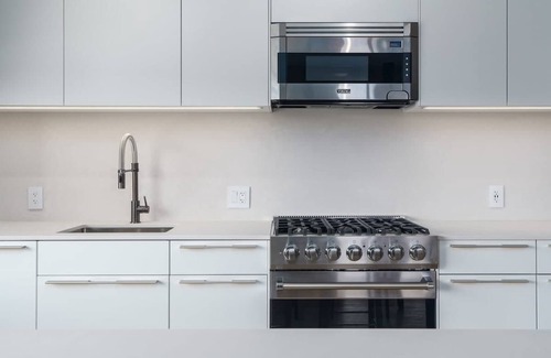 Berkeley Hotel | Luxurious Flat w/Private Balcony & Mtn Views!