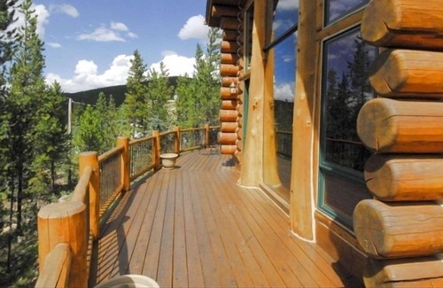Breckenridge Heights House | Luxurious Log Home with Pool Table