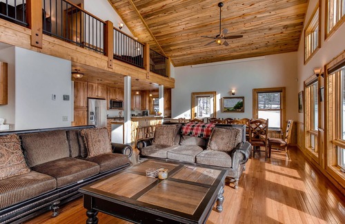 Fairplay Cabin | Luxurious Mountain Cabin w/Hot Tub, Starlink Internet, Game Room, Sauna - Chessetts Lodge