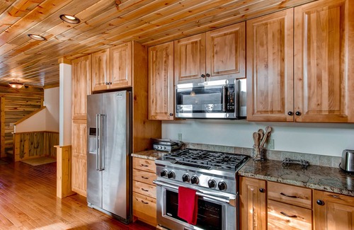 Fairplay Cabin | Luxurious Mountain Cabin w/Hot Tub, Starlink Internet, Game Room, Sauna - Chessetts Lodge