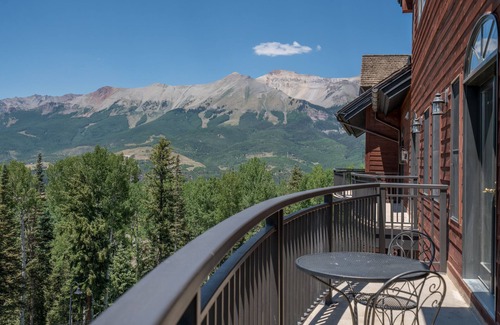 Mountain Village Condo | Luxurious Pet-Friendly 4-Bedroom Condo With Stunning Mountain Views & Exquisite