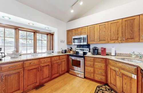 Avon House | Luxurious Vail Escape with Private Sauna, Hot Tub, Fitness Room & Sweeping Views