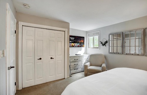 Keystone Apartment | Luxury 2 Bedroom Condo with Pool Hot Tub and Sauna