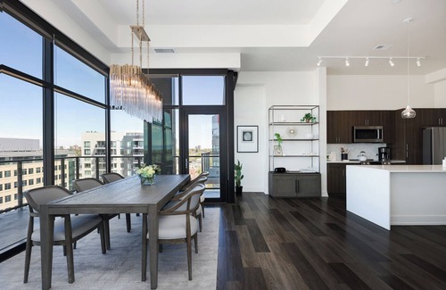 Cherry Creek Apartment | Luxury 2 Bedroom Penthouse with Mountain Views fFom Every Room